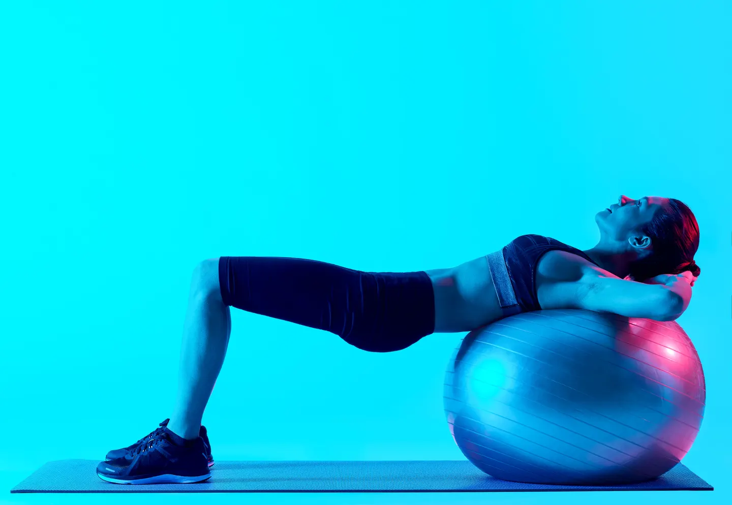 exercices swiss ball ventre plat