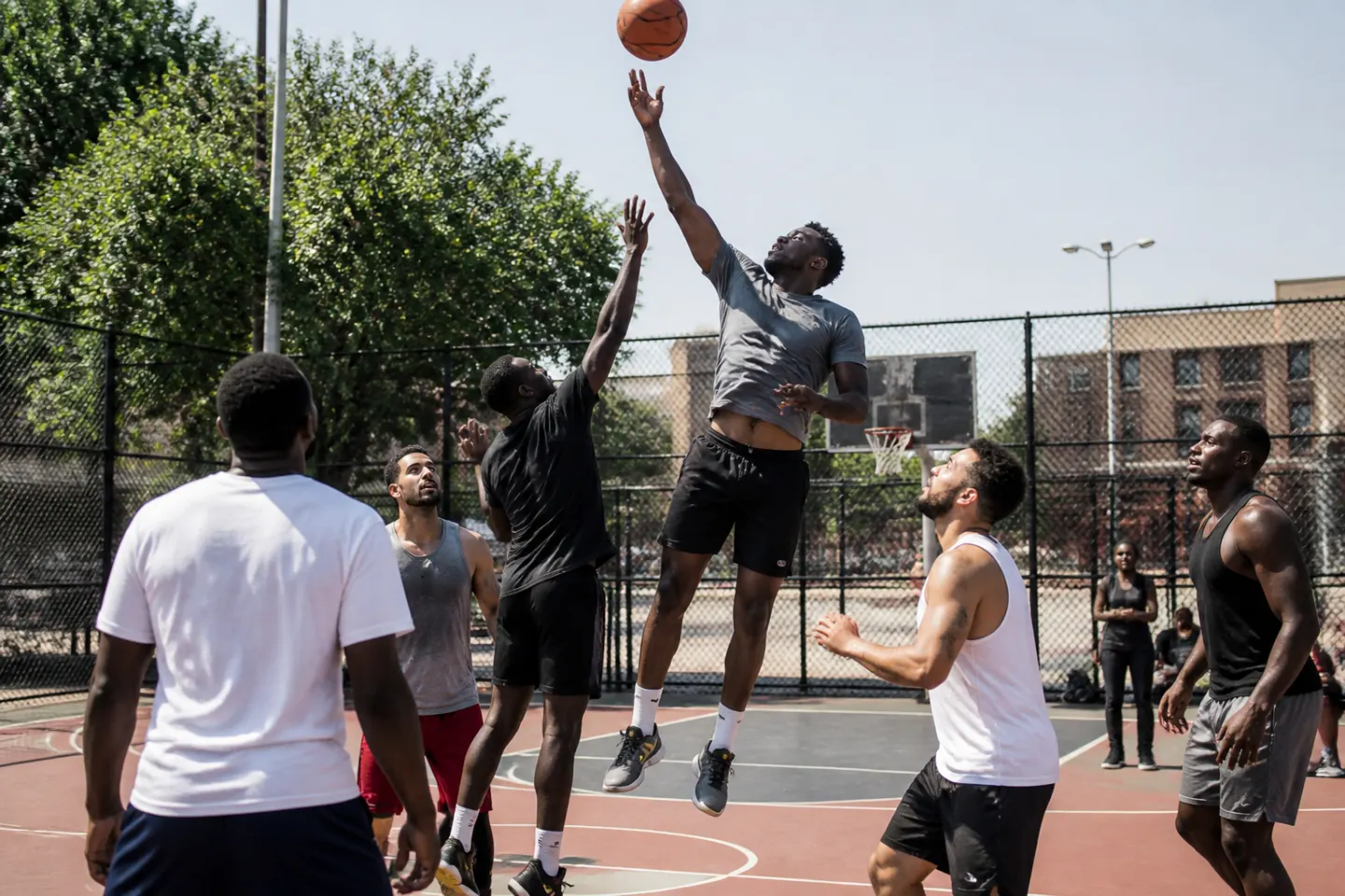 Le basketball aide-t-il à grandir : ce que dit la science