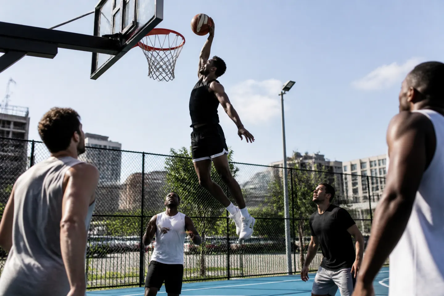 Le basketball aide-t-il à grandir : ce que dit la science