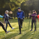Comment bien s’échauffer avant la marche nordique : exercices essentiels à pratiquer